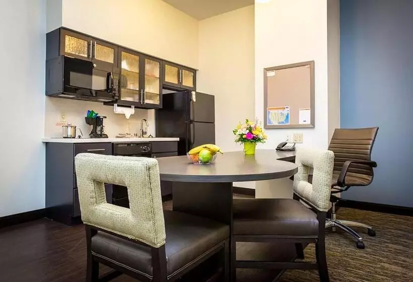身障者適用キングサイズベッドルーム, Candlewood Suites Sidney, An Ihg