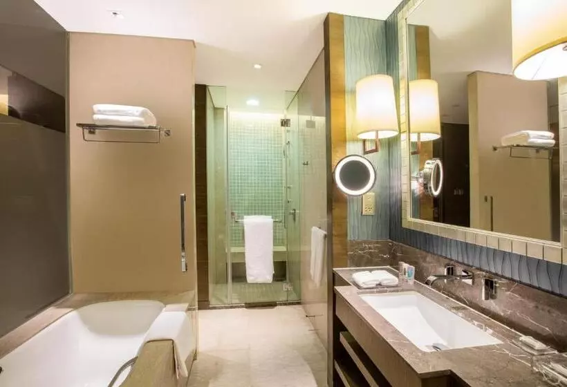 キングサイズベッドのスタンダードルーム, Crowne Plaza Nanjing Jiangning, An Ihg