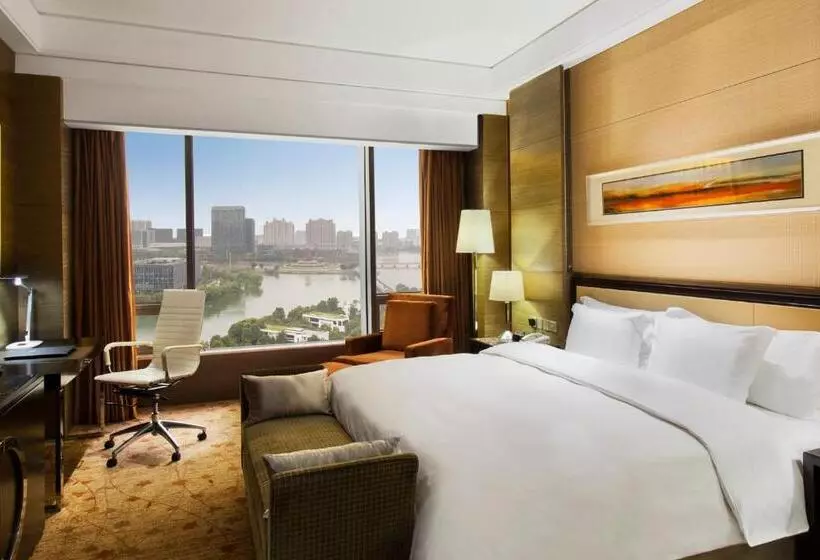 キングサイズベッドのスタンダードルーム, Crowne Plaza Nanjing Jiangning, An Ihg