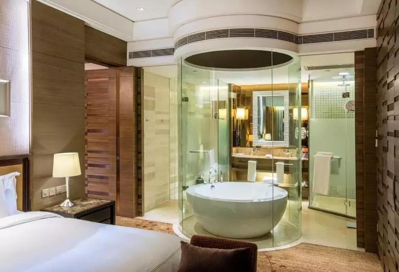 キングサイズベッドのスイートルーム, Crowne Plaza Nanjing Jiangning, An Ihg