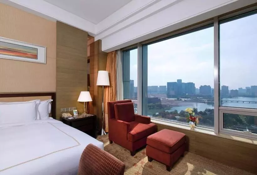 キングサイズベッドのスタンダードルーム, Crowne Plaza Nanjing Jiangning, An Ihg