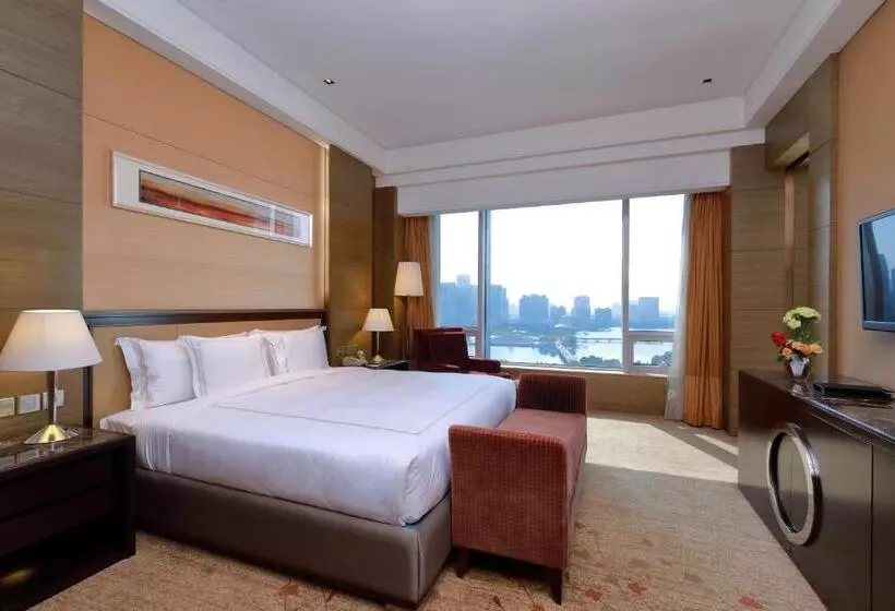 キングサイズベッドのスタンダードルーム, Crowne Plaza Nanjing Jiangning, An Ihg