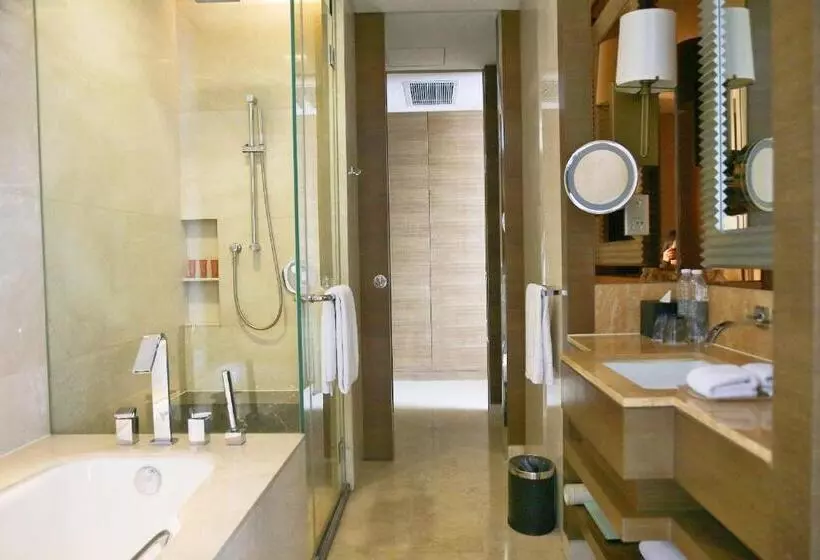 キングサイズベッドのスイートルーム, Crowne Plaza Nanjing Jiangning, An Ihg