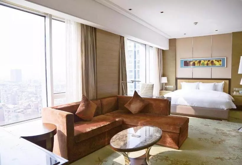キングサイズベッドのスイートルーム, Crowne Plaza Nanjing Jiangning, An Ihg