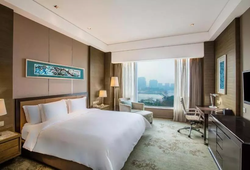 キングサイズベッドのスタンダードルーム, Crowne Plaza Nanjing Jiangning, An Ihg