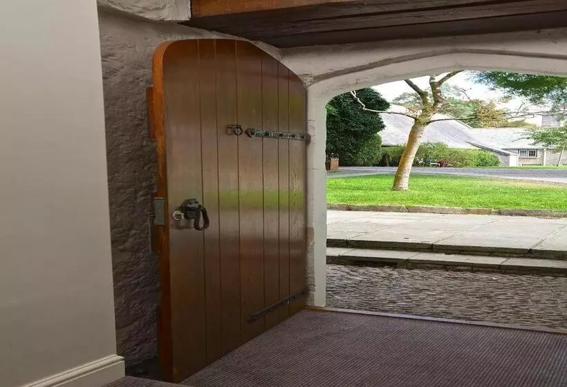 デラックスルーム, Dartington Hall