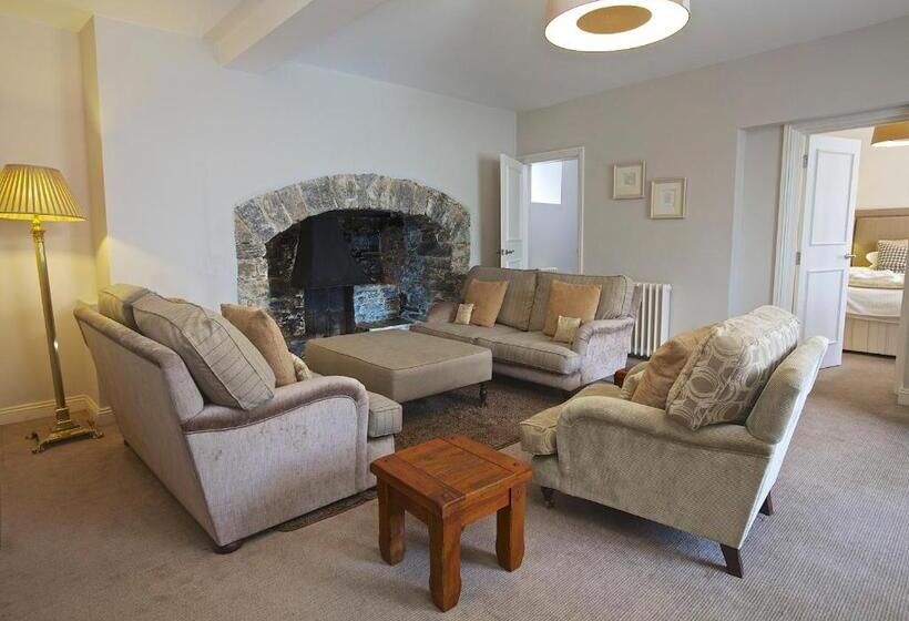 Люкс, Dartington Hall