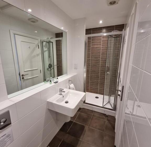 Семейный Номер, Dartington Hall