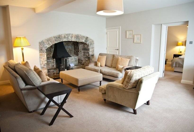 Люкс, Dartington Hall