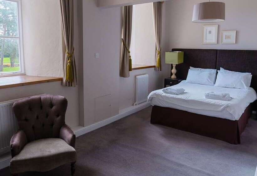 Семейный Номер, Dartington Hall