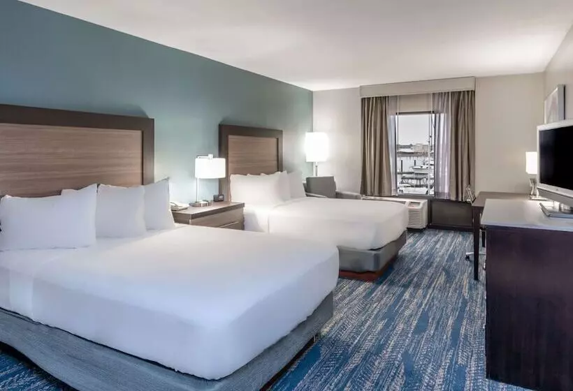 ２ダブルベッドのスタンダードルーム, Doubletree By Hilton New Bern Riverfront