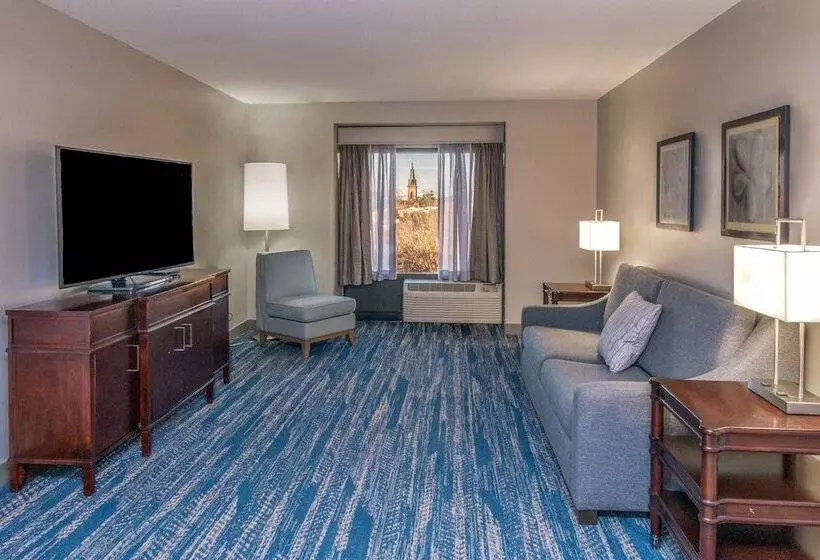 ２ダブルベッドのスタンダードルーム, Doubletree By Hilton New Bern Riverfront
