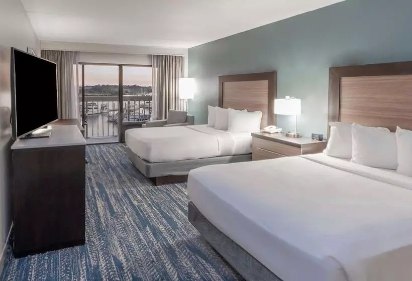 ２ダブルベッドのスタンダードルーム, Doubletree By Hilton New Bern Riverfront