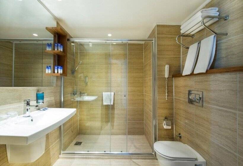 اتاق خانوادگی, Grand Park Lara