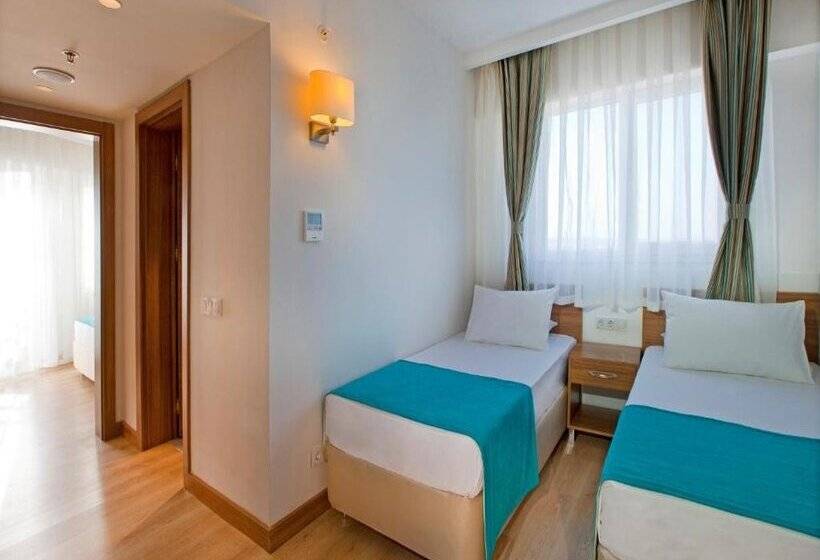 اتاق خانوادگی, Grand Park Lara