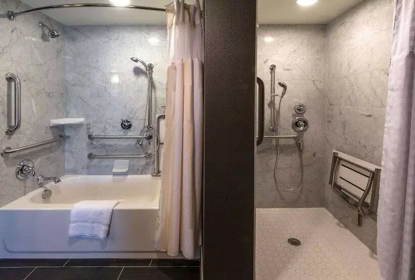 身障者適用スイートルーム, Hilton Garden Inn Charleston Waterfront/downtown