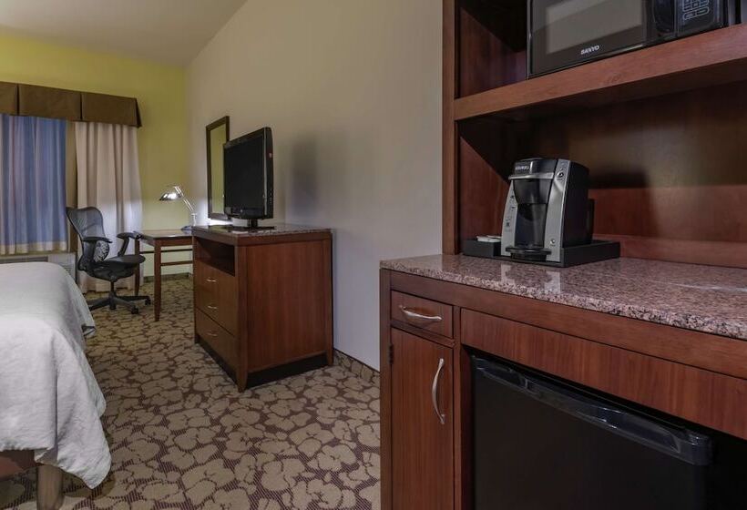 Полулюкс, Hilton Garden Inn Devens Common