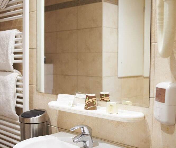 اتاق استاندارد سه نفره, Logis Hôtel Duquesne