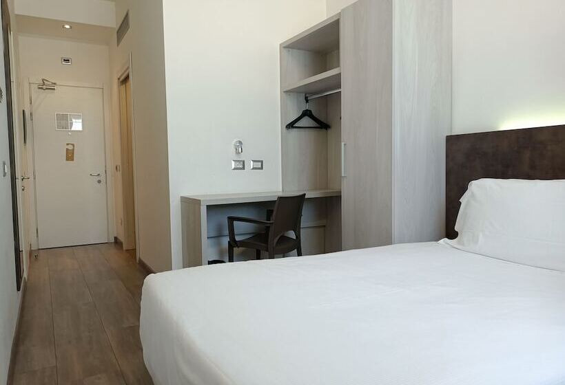 Номер Basic, Phi Hotel Milano