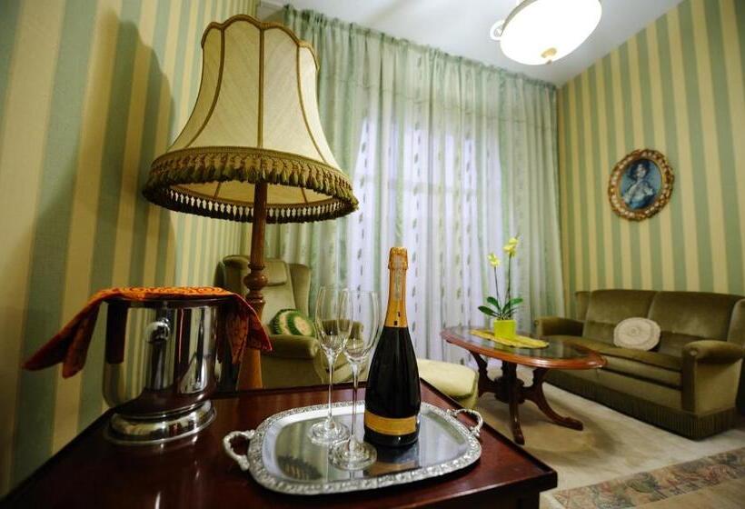 スイート, Royal Craiova