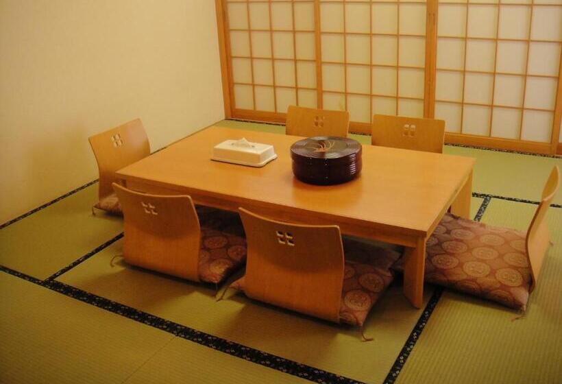 חדר משפחתי, Ryukyu Sun Royal