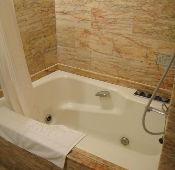 חדר משפחתי, Ryukyu Sun Royal