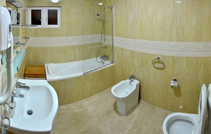 اتاق استاندارد, Treasure Cove Hotel & Restaurant