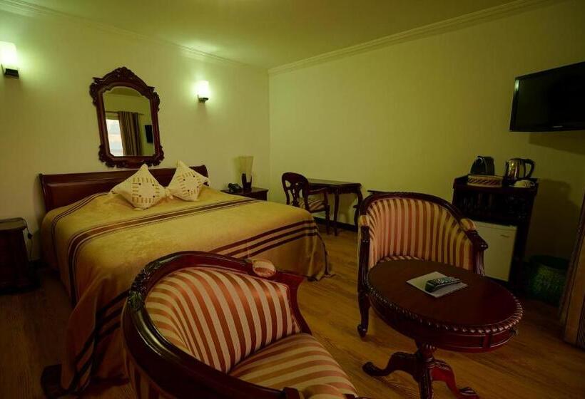 اتاق لوکس با بالکن و چشم‌انداز دریا, Treasure Cove Hotel & Restaurant