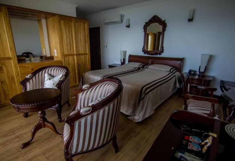 اتاق لوکس با بالکن و چشمانداز دریا, Treasure Cove Hotel & Restaurant