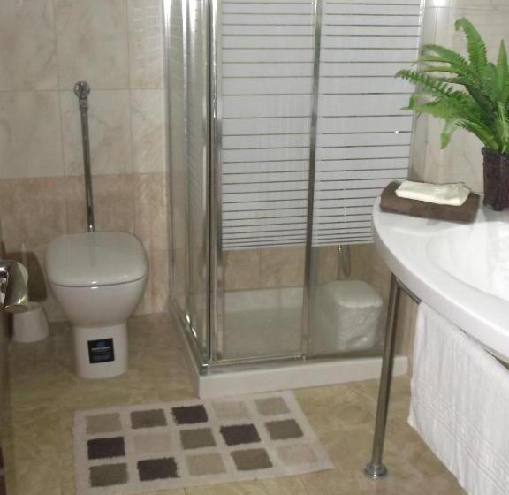 اتاق استاندارد سه نفره, Mariana