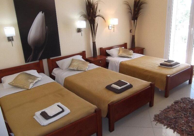 اتاق استاندارد سه نفره, Mariana