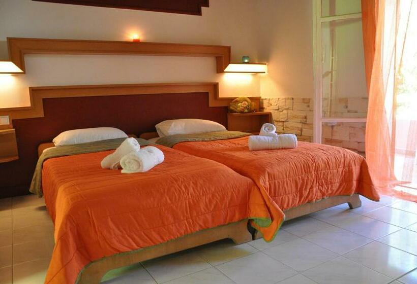 スタンダードスタジオ, Tassos Apartments