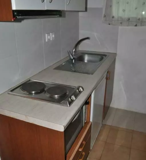 スタンダードスタジオ, Tassos Apartments