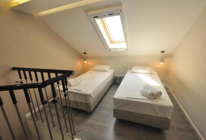 スーペリアーバンガロー, Tassos Apartments