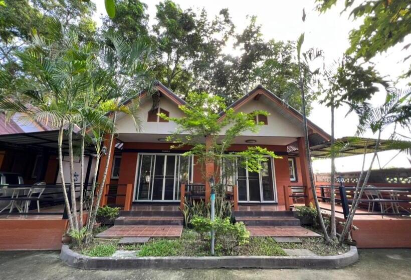 غرفة قياسية رباعية مزودة بشُرفة, Bansuan Sangtawan Resort