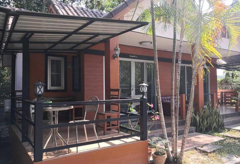 غرفة قياسية رباعية مزودة بشُرفة, Bansuan Sangtawan Resort