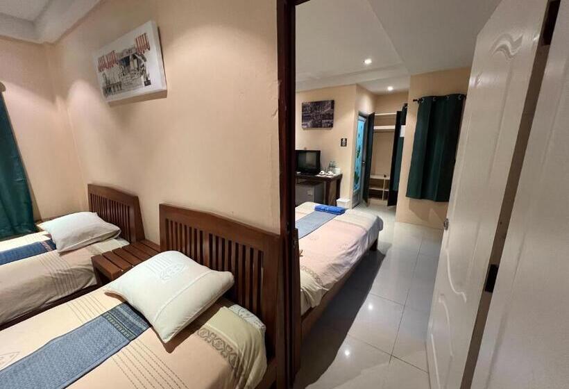 غرفة قياسية رباعية مزودة بشُرفة, Bansuan Sangtawan Resort