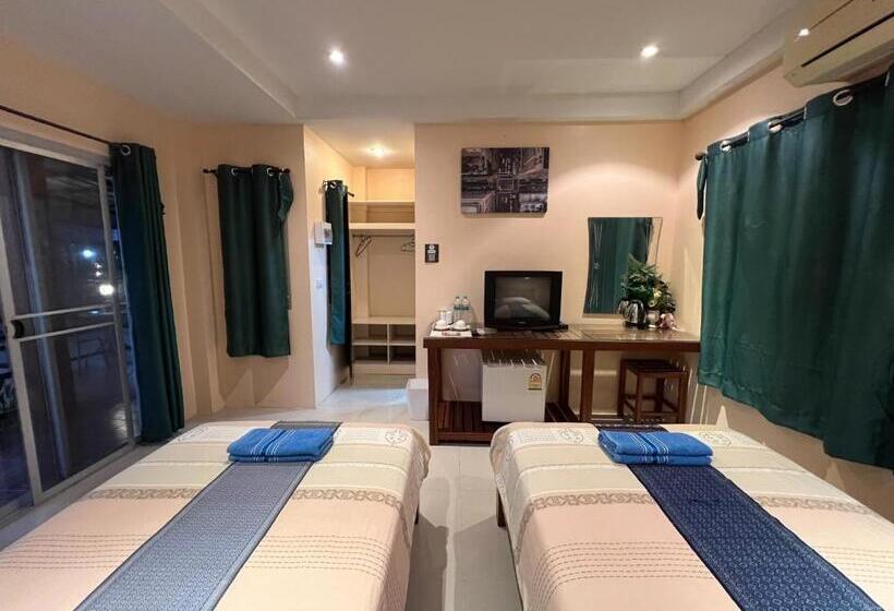 발코니가 있는 4인용 스탠다드 룸, Bansuan Sangtawan Resort