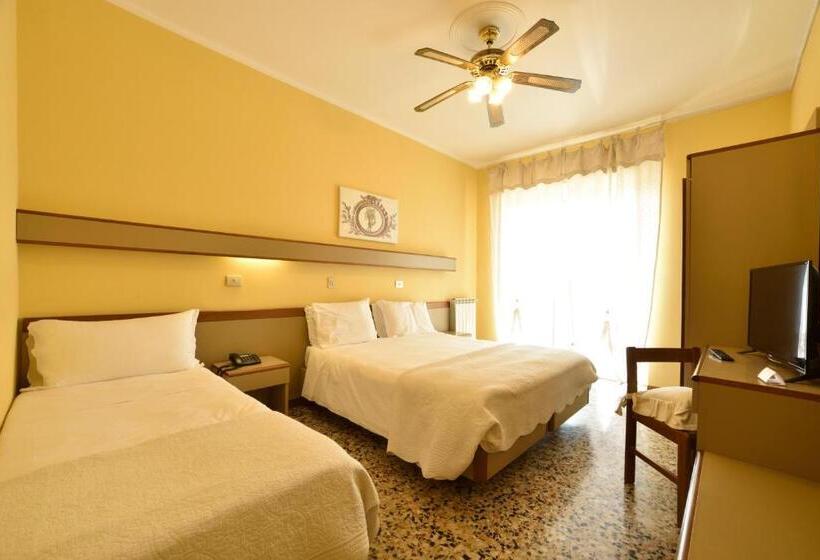 اتاق استاندارد سه نفره, Bergamo Mare Mhotelsgroup