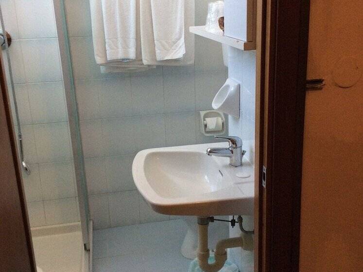 اتاق استاندارد یک نفره, Bergamo Mare Mhotelsgroup
