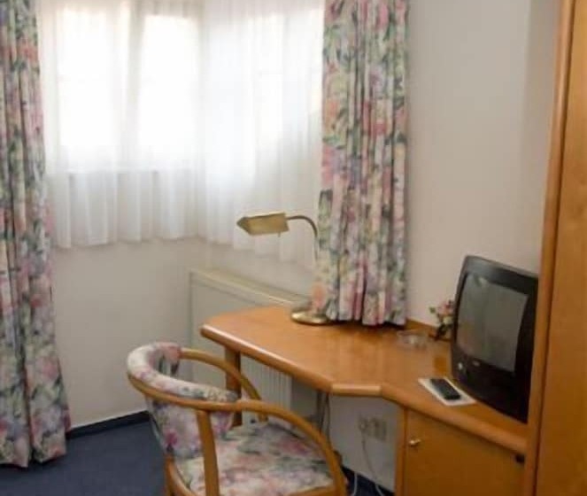 スタンダードシングルルーム, Am Rathaus