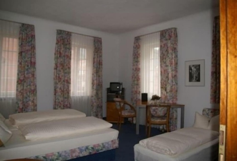 スタンダードトリプルルーム, Am Rathaus