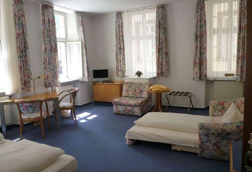 スタンダードトリプルルーム, Am Rathaus