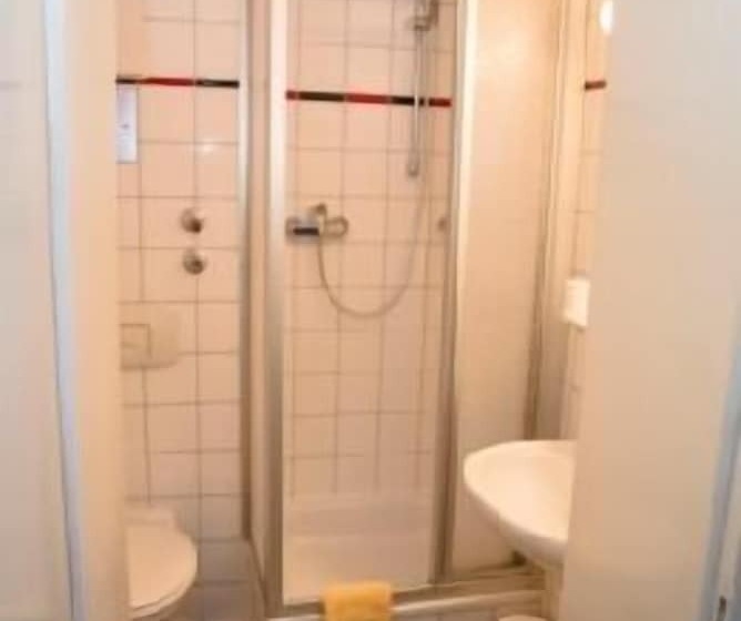 スタンダード４人部屋, Am Rathaus