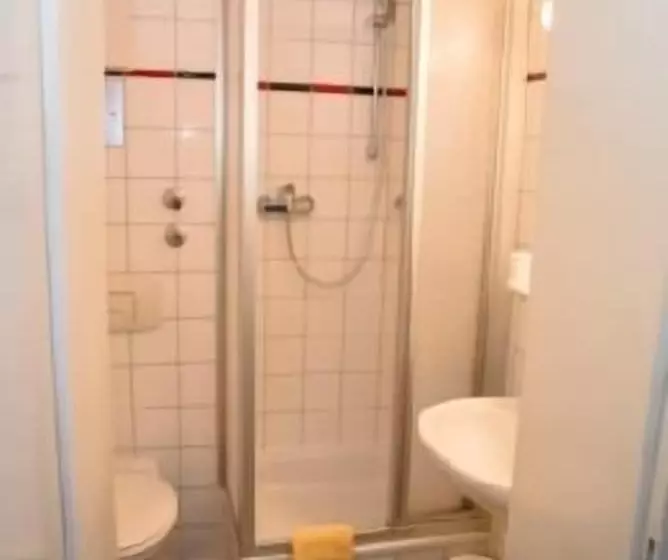 スタンダード４人部屋, Am Rathaus