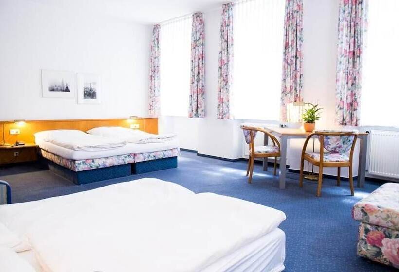 スタンダード４人部屋, Am Rathaus