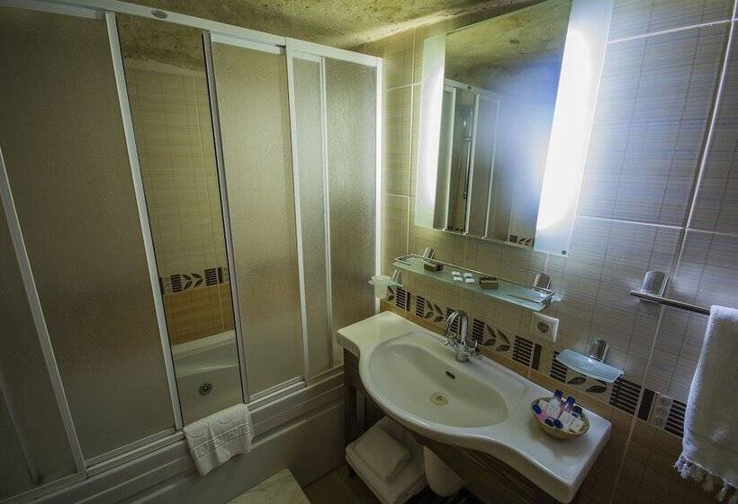 スタンダードトリプルルーム, Assiana Cave