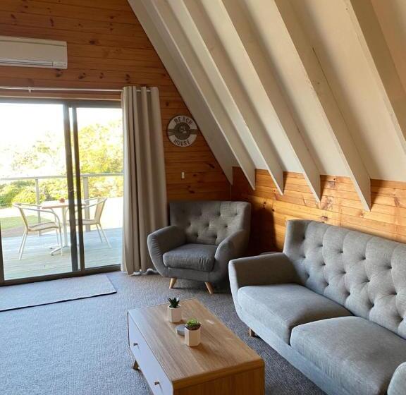 بنجلو قياسى, Bicheno By The Bay