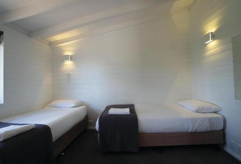 بنجلو عائلى, Bicheno By The Bay