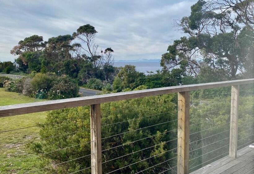 بنجلو عائلى, Bicheno By The Bay